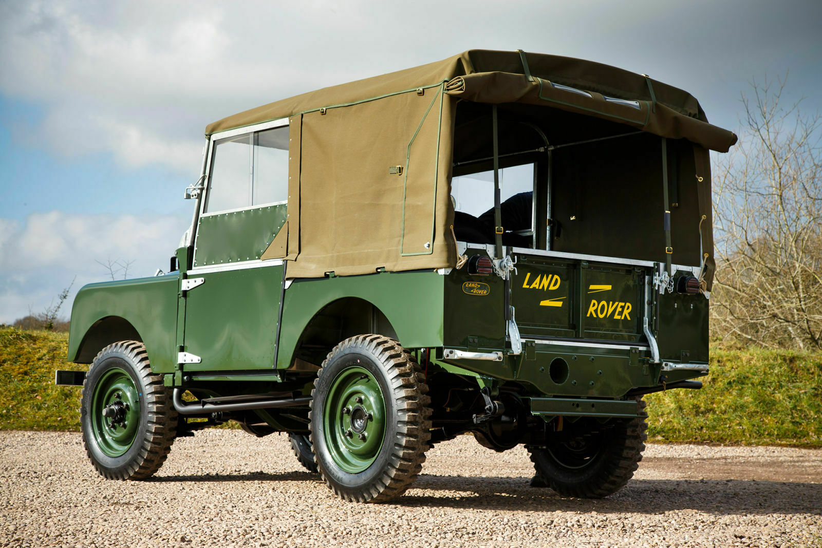 Frisch aus dem Jungbrunnen steht der Land Rover Series I in Essen auf der Techno Classica