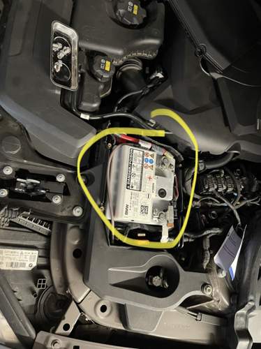 BMW F30 330e Zusatzbatterie