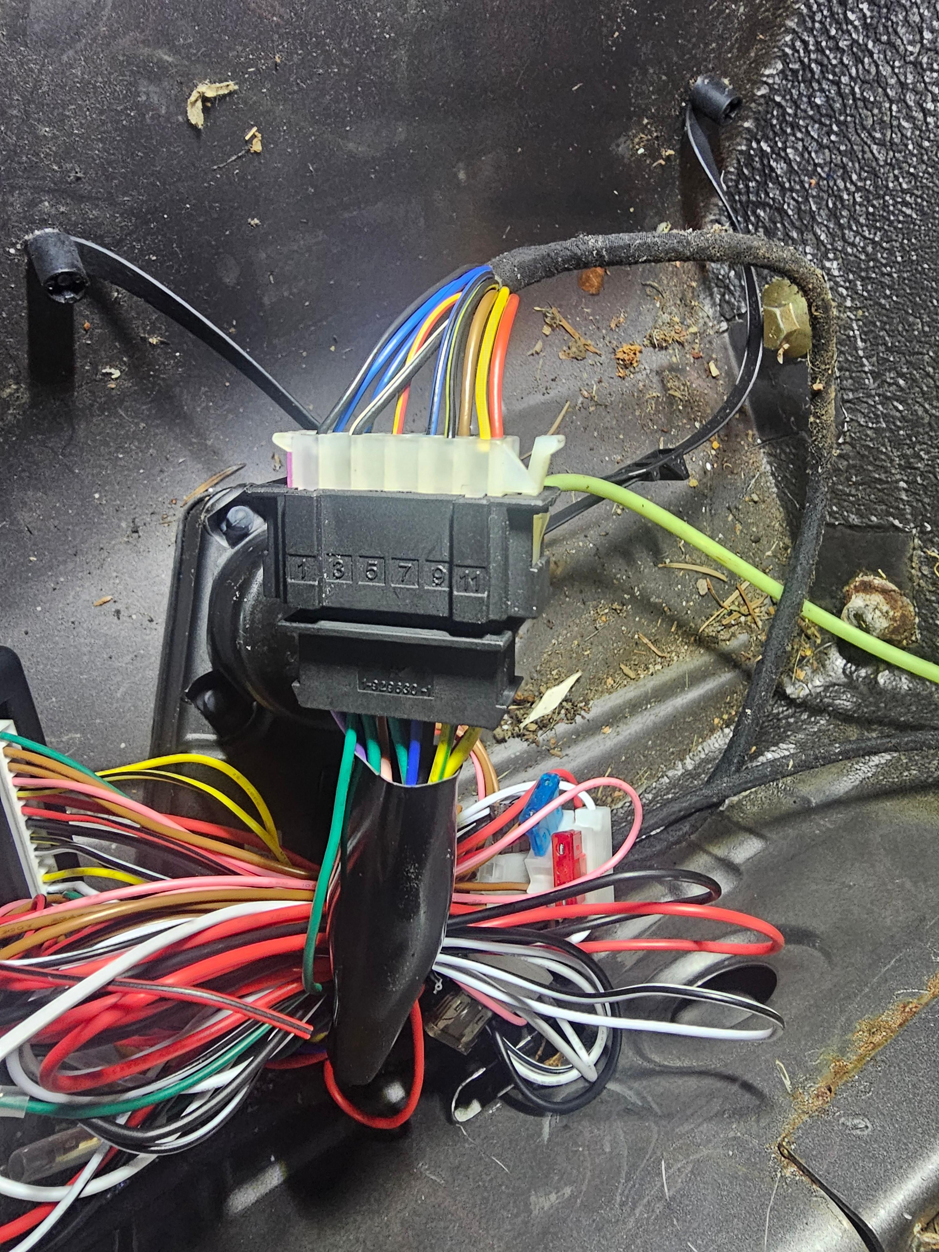 ZV, Funkfernbedienung nachrüsten. Unterschiedliche Stecker?