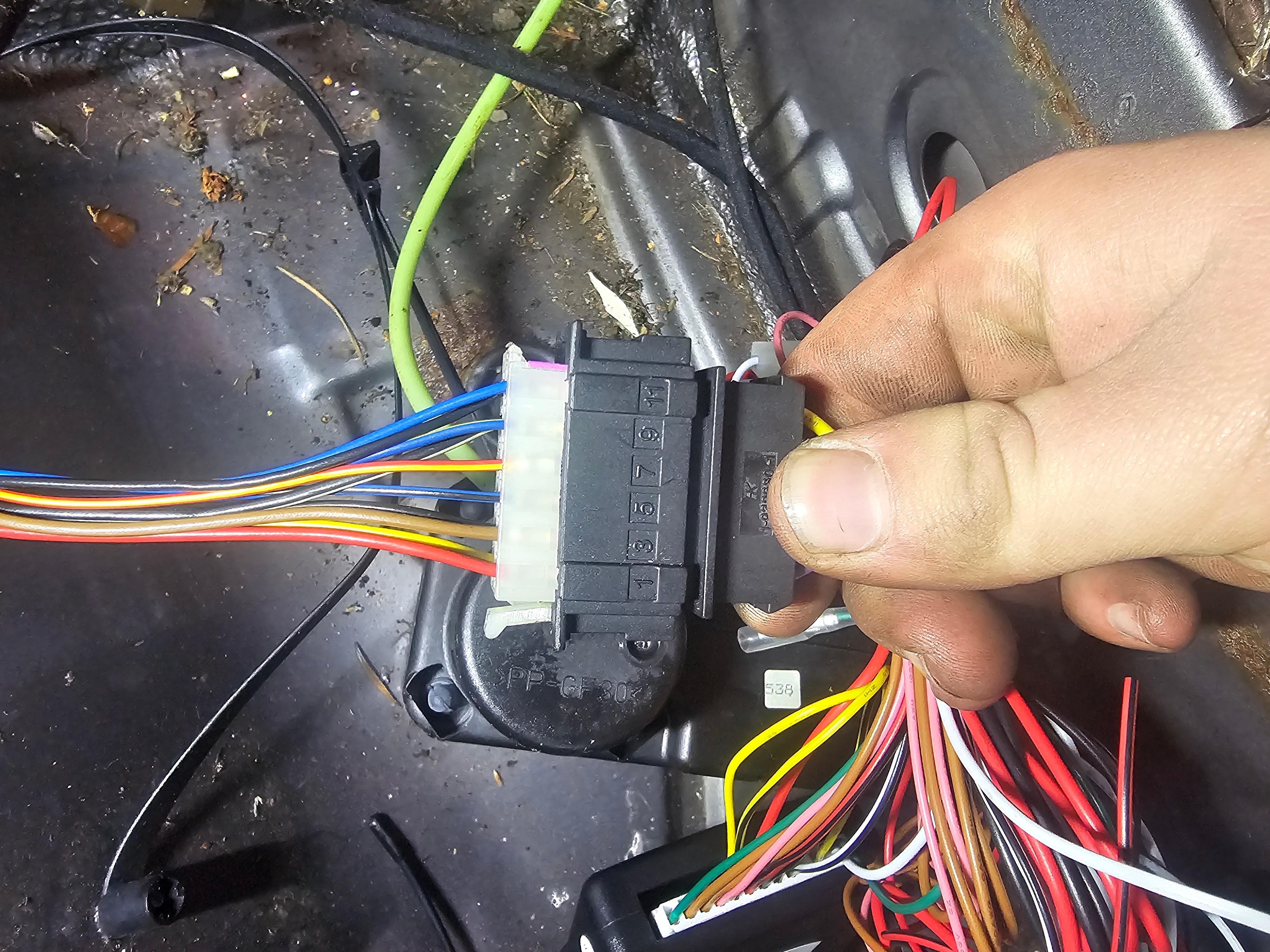 ZV, Funkfernbedienung nachrüsten. Unterschiedliche Stecker?