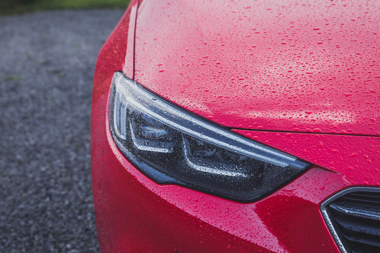 Intellilux Matrix-LED-Licht gibt es bei Opel gegen Aufpreis, serienmäßig ist Halogen