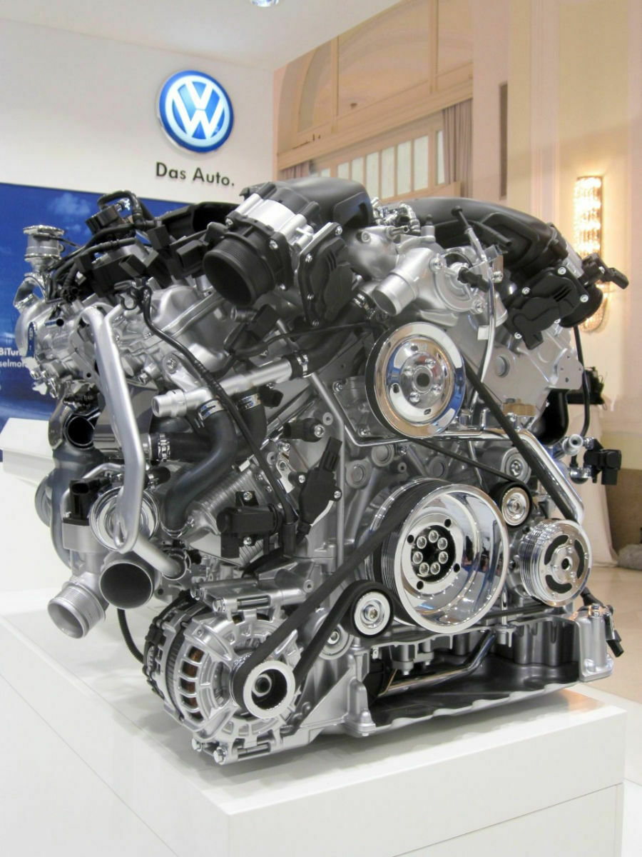 VW: Neuer 6,0-Liter-W12-Motor. Das größte Konzernaggregat kann sich im Teillastbetrieb zur Hälfte stillegen