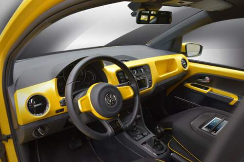 Das Cockpit des VW E-Load U: Statt eines Beifahrersitzes gibt es einen Klappstuhl