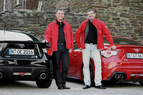 Zwei stolze Gewinner: Stephan und Eric mit ihren Toyota GT86