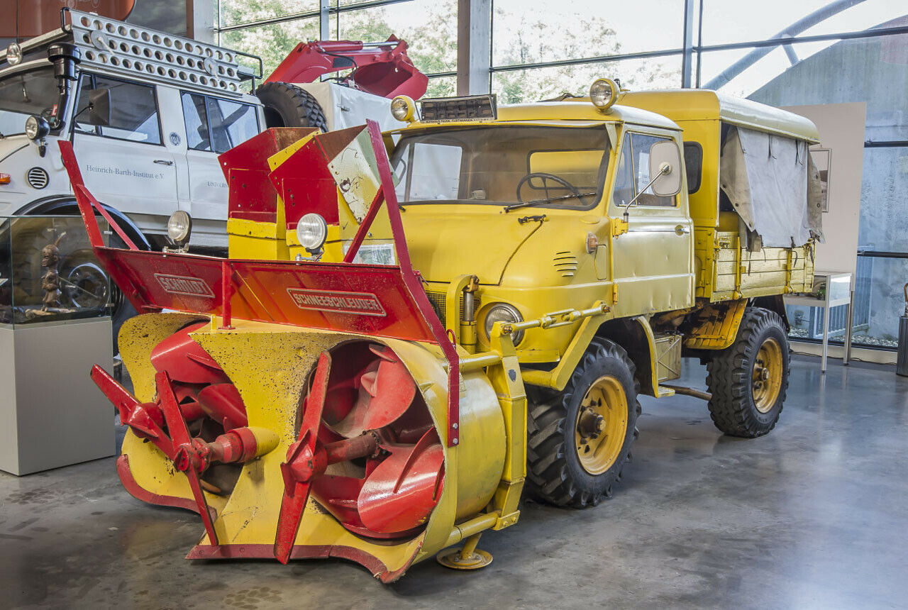 Es gibt nichts, was es nicht gibt. Als Unimog. Diese Schneeschleuder ist Teil der derzeitigen Sonderausstellung "Exoten" im Unimog-Museum