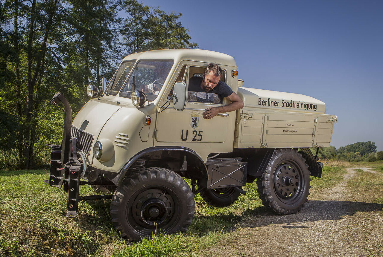 Unimog U 25 401 von 1955: Fast 20 Jahre war der kleine Kerl der Baureihe 401 für die Berliner Stadtreinigung im Einsatz, zusammen mit 27 vierrädrigen Brüdern