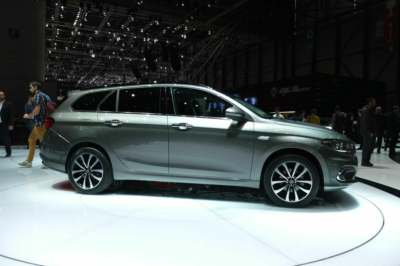 Fiat Tipo in der Kombivariante auf dem Genfer Salon 2016