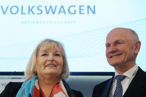 Ferdinand Piëch und seiner Ehefrau Ursula waren am Samstag von ihren Ämtern im VW-Aufsichtsrat zurückgetreten