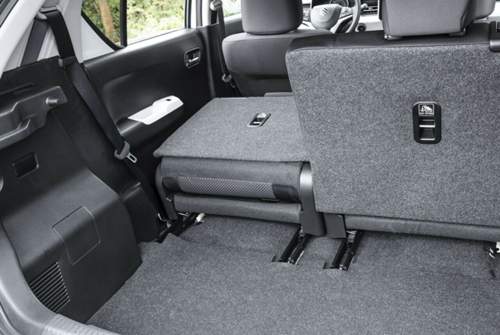 Interessant: In Japan wollte Suzuki den Ignis seinerzeit nicht mit verschiebbarer Rückbank anbieten. In Europa gibt es nun verschiebbare Einzelsitze
