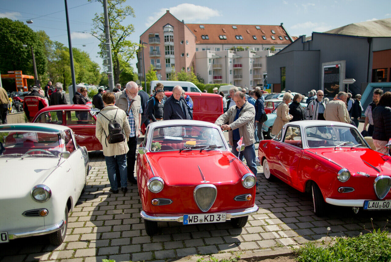 Im Jahr 1954 wurde das Goggomobil erstmals vorgestellt. In Nürnberg kamen nun 40 fahrbereite Oldtimer-Modelle des Kleinstwagens