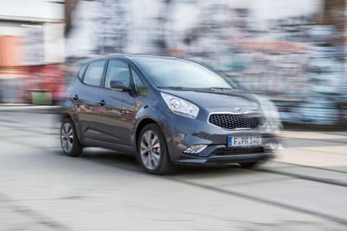 Die 128 PS des Kia reichen auch für flinke Überholmanöver. Leider arbeitet der Motor recht laut