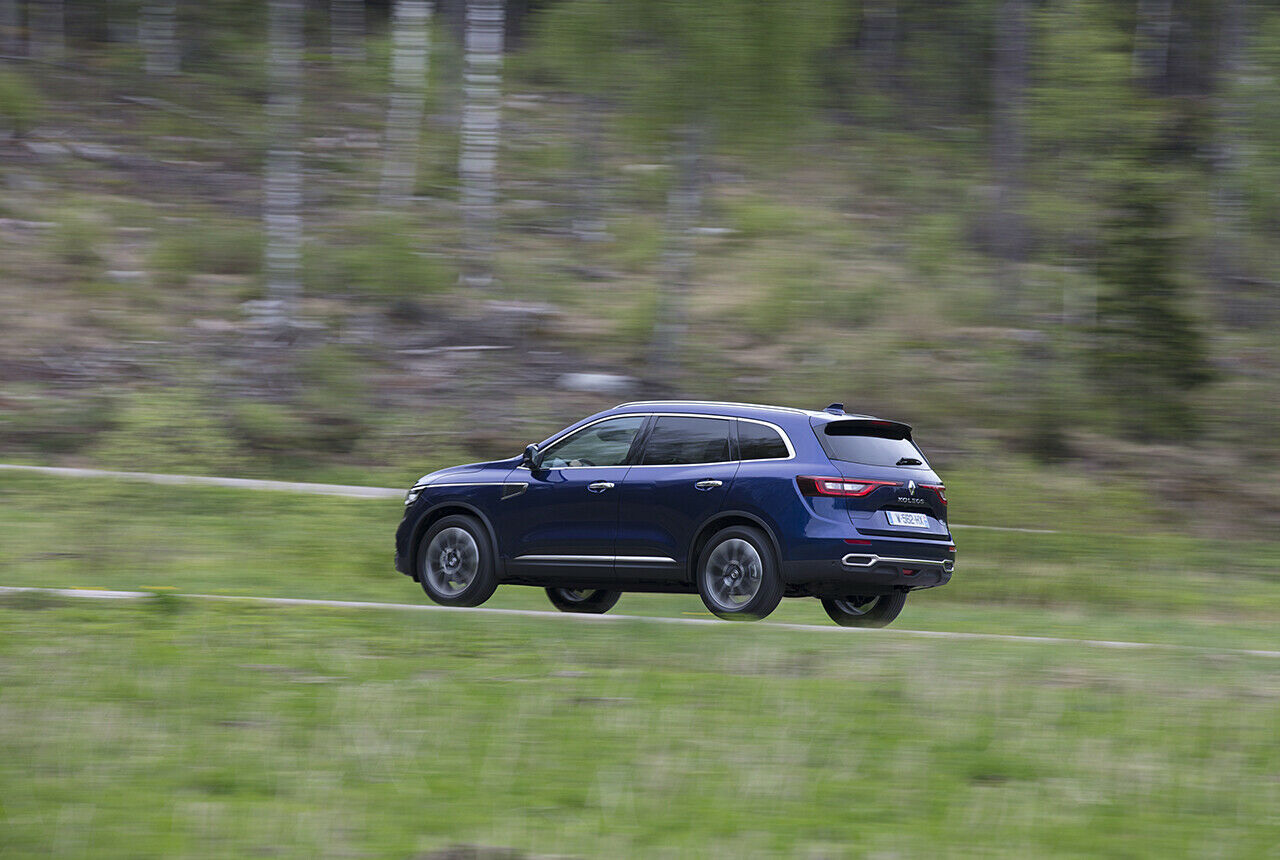 Renault Koleos: Die Zierleiste am Kotflügel kennen wir irgendwoher