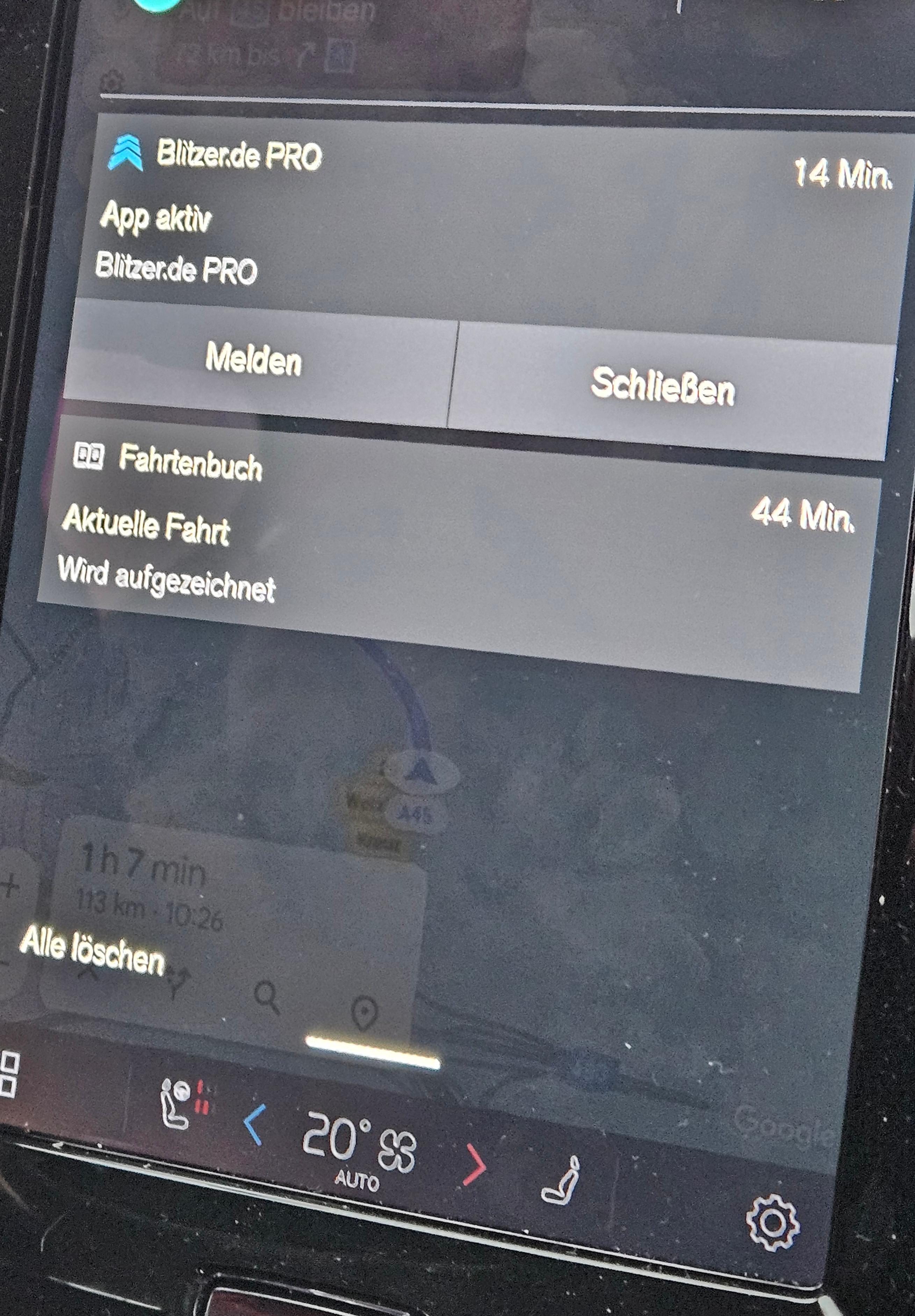 Blitzer App im Hintergrund mit Meldemoeglichkeit.jpg