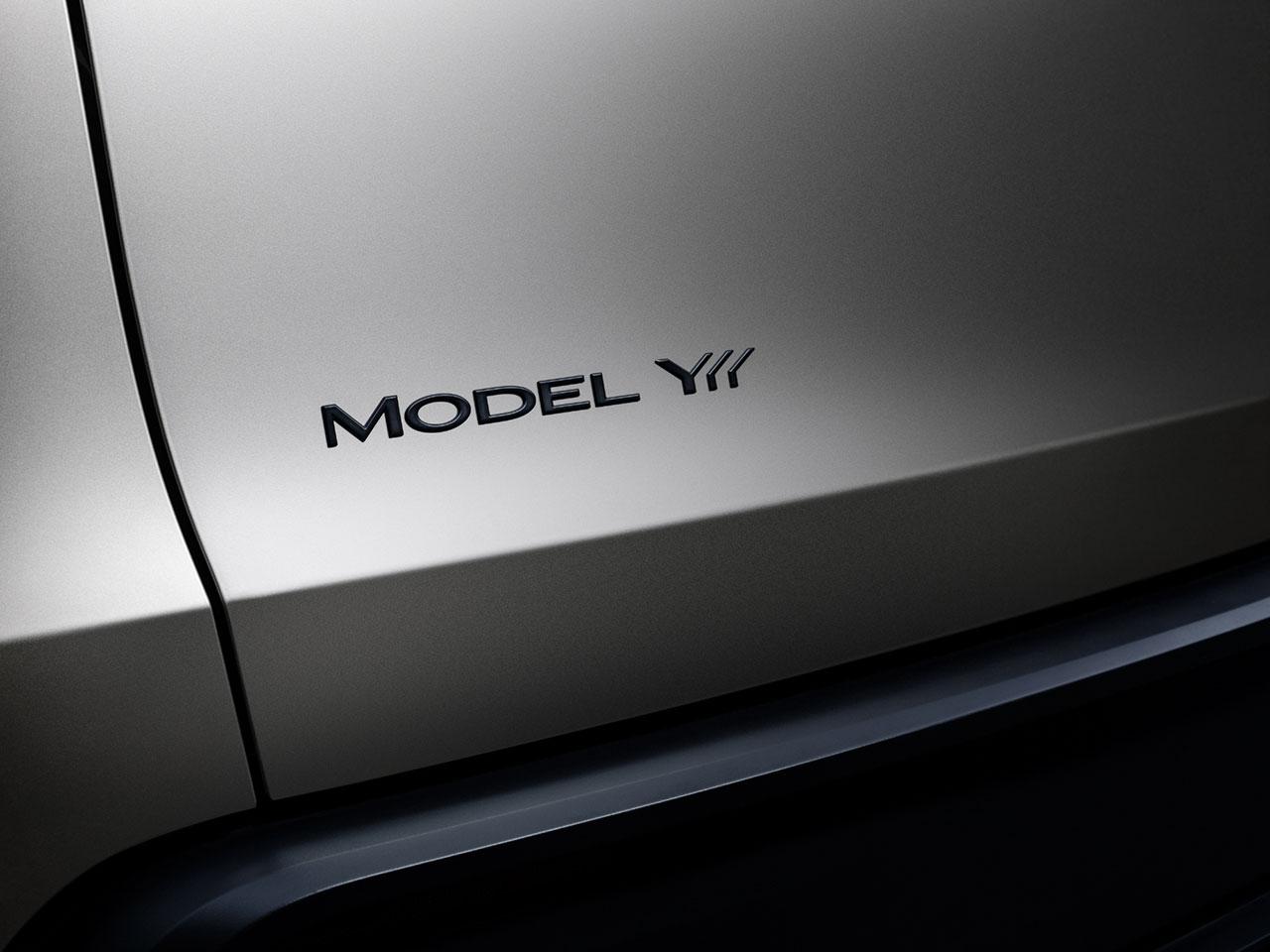 Neuer "Model Y L" Schriftzug