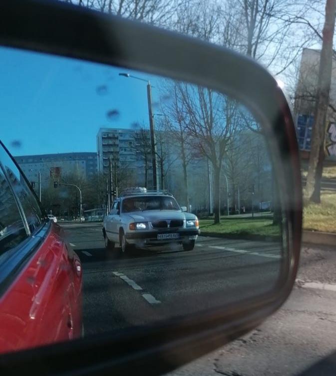 Der Schrottplatz - Spiegelsymmetrisch des Showrooms