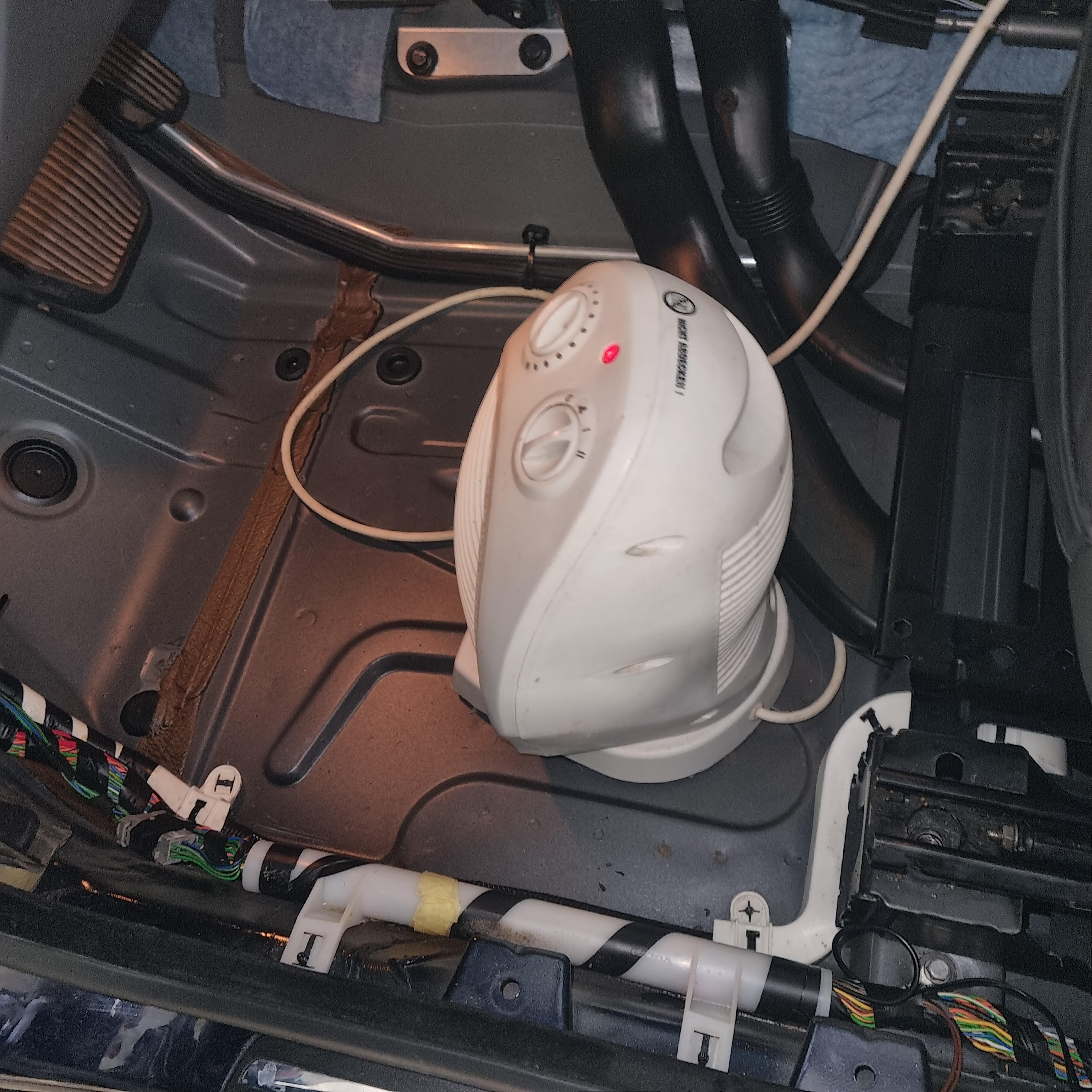 XC90: Wassereinbruch im Fussraum
