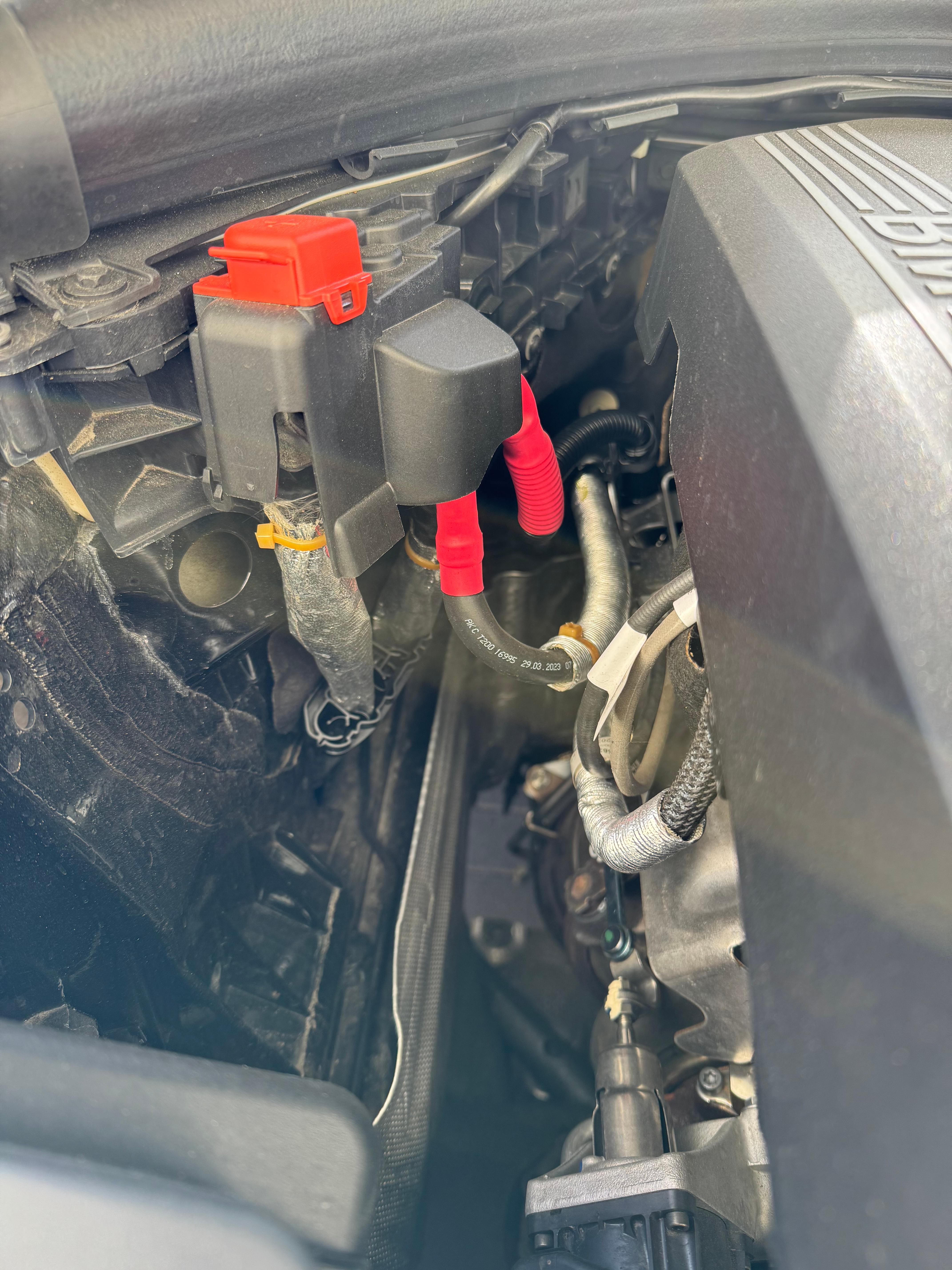 G21 320i Touring - Auffälligkeiten im Motorraum - Unfallschaden?